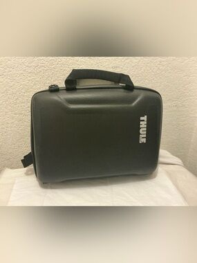 Thule Black Protective Hard Case with Top Handle Sweden Laptop Carrying Case